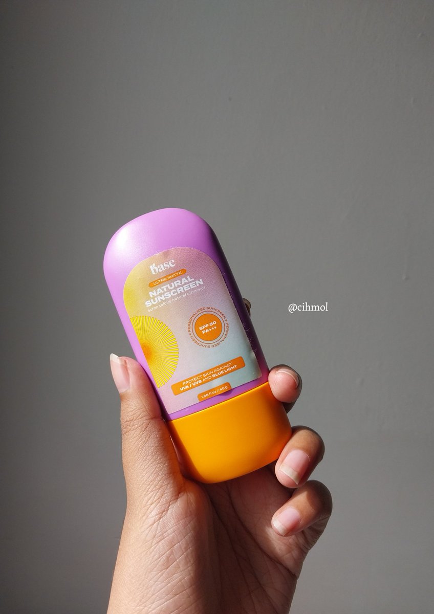 moonsbery's tweet photo. Setelah bertahun-tahun pake sunscreen yang itu itu mulu, akhirnya aku beraniin buat coba sunscreen lain.
-sunscreen yang pake 100% bahan vegan ๐
- sunscreen buat kulit berminyak
- aman buat bumil
"BASE Ultra Matte Natural Sunscreen SPF 50 PA ++++"
#BaseSunscreen #ItsMyBase https://t.co/zSwfiJfkWb