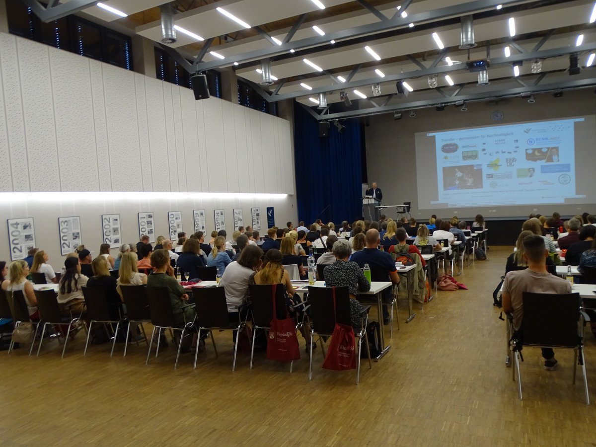 pl_rlp's tweet photo. Ende Juni fand die 2. landesweite Fachtagung "Schule und sexualisierte Gewalt" des @Bildung_RLP und #PL_RLP mit rund 150 Teilnehmenden in Birkenfeld statt - Unterstützungsangebote für Schulen - Vernetzung - #Schutzkonzepte - #Schulpsychologie
https://t.co/U96ED3Icqd https://t.co/AnGFna3fNZ