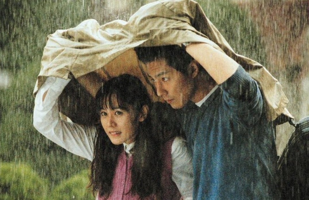 moisture1230's tweet photo. 제이센트 - 코이아메
사랑비라는 뜻의 향수로 개인적으론 이름이 찰떡같다는 느낌을 줌. 사과, 복숭아, 장미, 목련 등등 다양한 향조가 들어갔지만 다 섞여서 이쁜 헤어에센스 향이라는 느낌을 줌.

비에 살짝 젖어서 촉촉해진 머리카락에서 풍기는 헤어에센스의 향. 10~20대에게 어울리는 청순한 향. https://t.co/b8fcV3rp0b