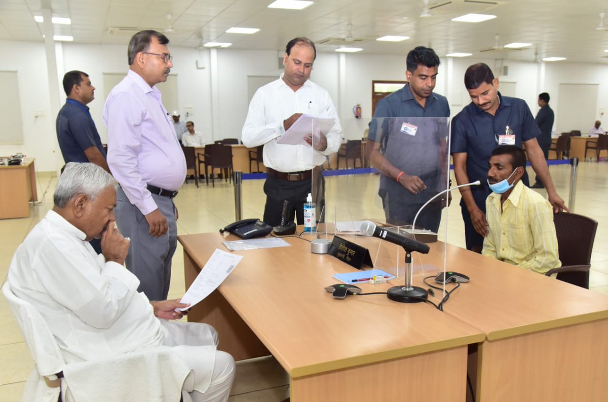 IPRDBihar's tweet photo. 'जनता के दरबार में मुख्यमंत्री श्री @Nitishkumar कार्यक्रम'  03-07-2023 |  #CMJantaKeDarbar | #NitishKumar https://t.co/blCpM5PQd0