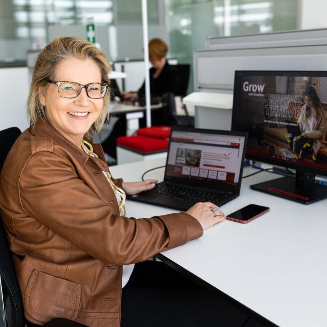 Vodafone Newsroom (@vodafone_medien) on Twitter photo Lernen + #KI = Die neue Super Power! 💪 Statt Standardkurse für alle gibt‘s bei uns individuelle Lernpfade.💡Dank „GROW“ – unserer KI-basierten Lernplattform. Die weiß, was wir für #LebenslangesLernen brauchen. 🧠 Unsere HR-Chefin <a href="/FKyaw/">Felicitas von Kyaw</a> ist Fan. Wir auch! vod.af/KIundHR Lernen + #KI = Die neue Super Power! 💪 Statt Standardkurse für alle gibt‘s bei uns individuelle Lernpfade.💡Dank „GROW“ – unserer KI-basierten Lernplattform. Die weiß, was wir für #LebenslangesLernen brauchen. 🧠 Unsere HR-Chefin <a href="/FKyaw/">Felicitas von Kyaw</a> ist Fan. Wir auch! vod.af/KIundHR