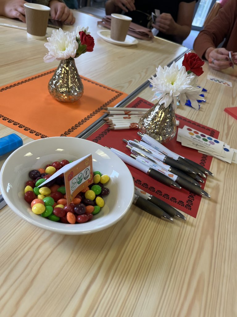 AttercliffeCofM's tweet photo. Kinder who is a community Hub member at @oasisdonvalley is attending the oasis NE Forum in Hull. 
Reflecting on the role and celebrating. @Captainkinder @oasis https://t.co/taEtDoPl03