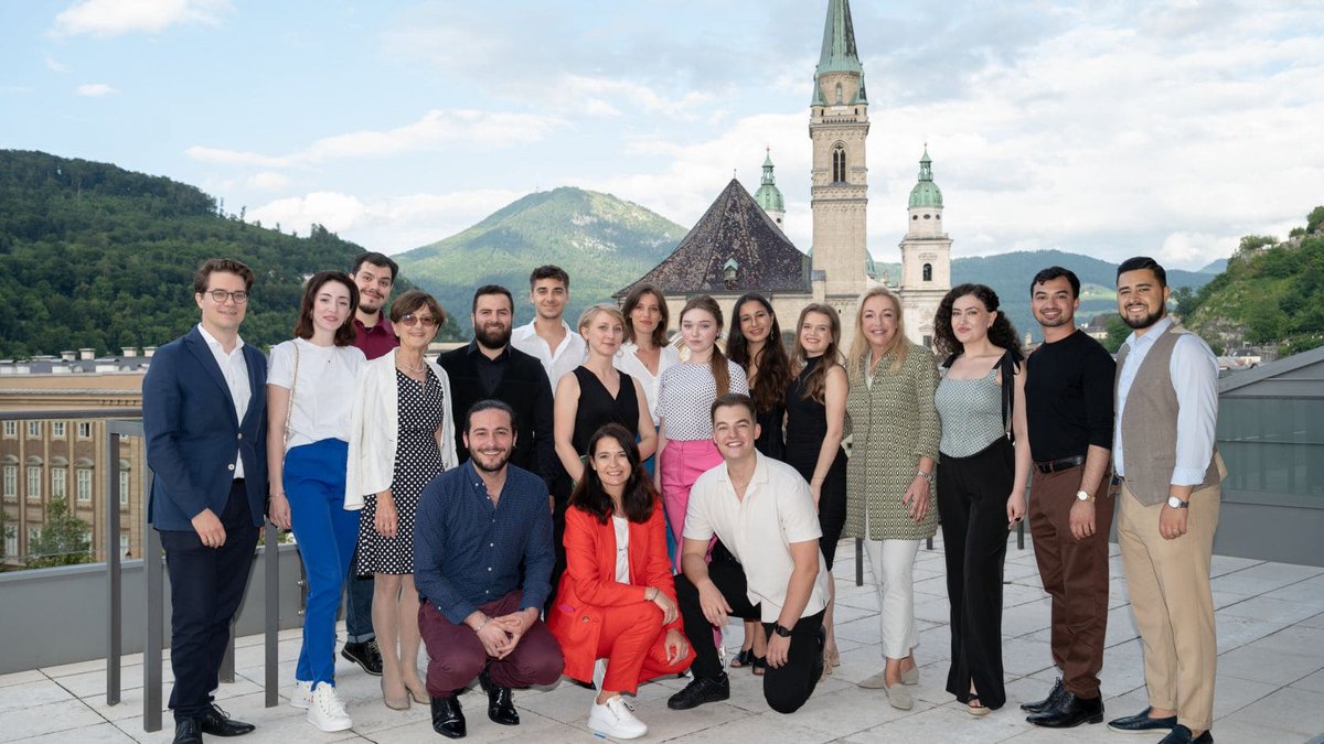 SbgFestival's tweet photo. Welcome to Salzburg!🤩
Yesterday evening, the new faces of this year's Young Singers Project were saluted by parts of the Board of Directors of the Salzburg Festival.  We wish all the talents great performances and unforgettable moments here in Salzburg.

📸SF/Jan Friese https://t.co/I1O0h6OteB