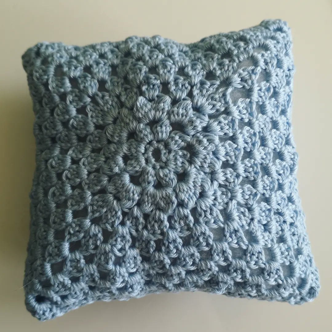 I finally managed to crochet the last of the 4 cushion.
Now the bench is complete. 💕

#crochet #crochetaddict #crochetlove #crocheting #instacrochet #yarn #crochetinspiration #crocheted #crochetlover #crocheter #yarnaddict #yarnlove #crocheteveryday #bjd