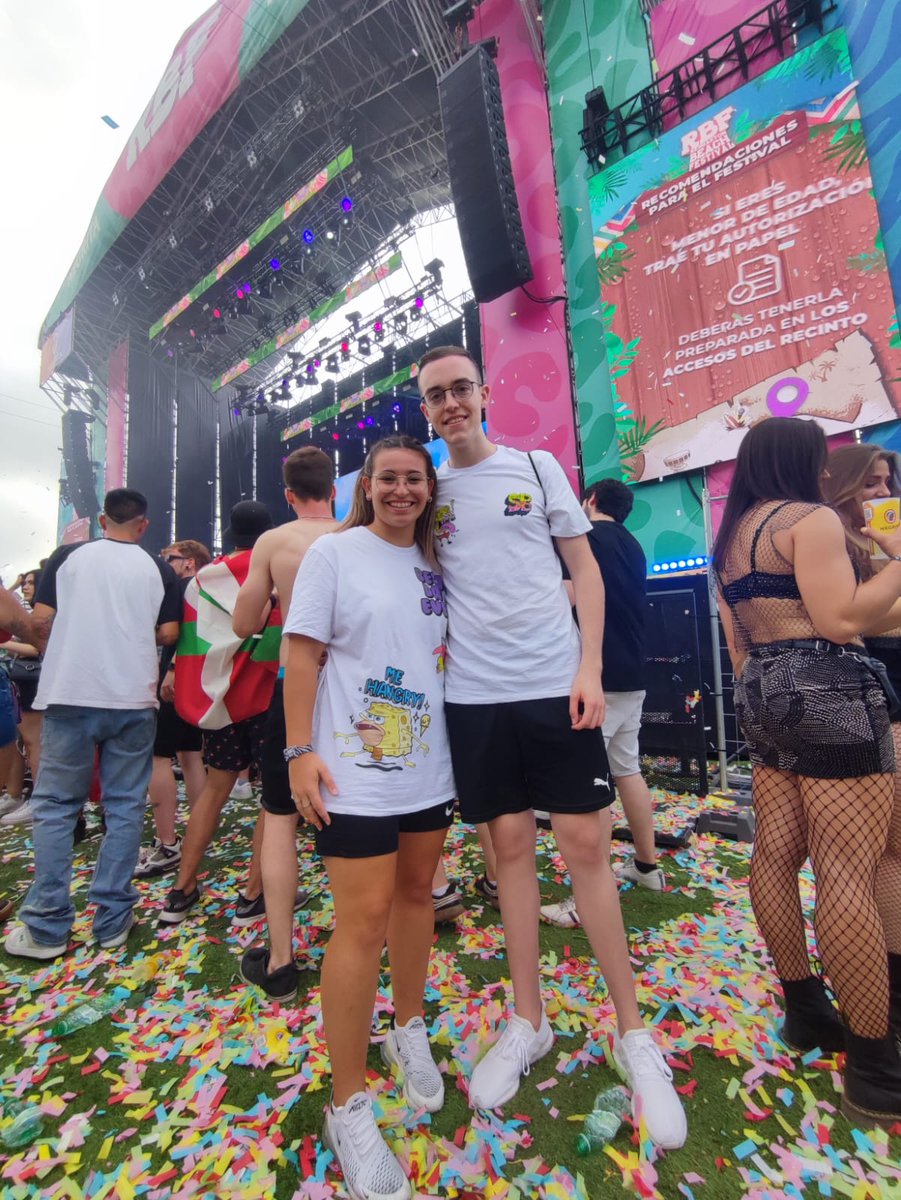 Mklin09's tweet photo. La mejor manera de empezar el mejor verano de nuestra vida♥️ https://t.co/6GeSz9s33P