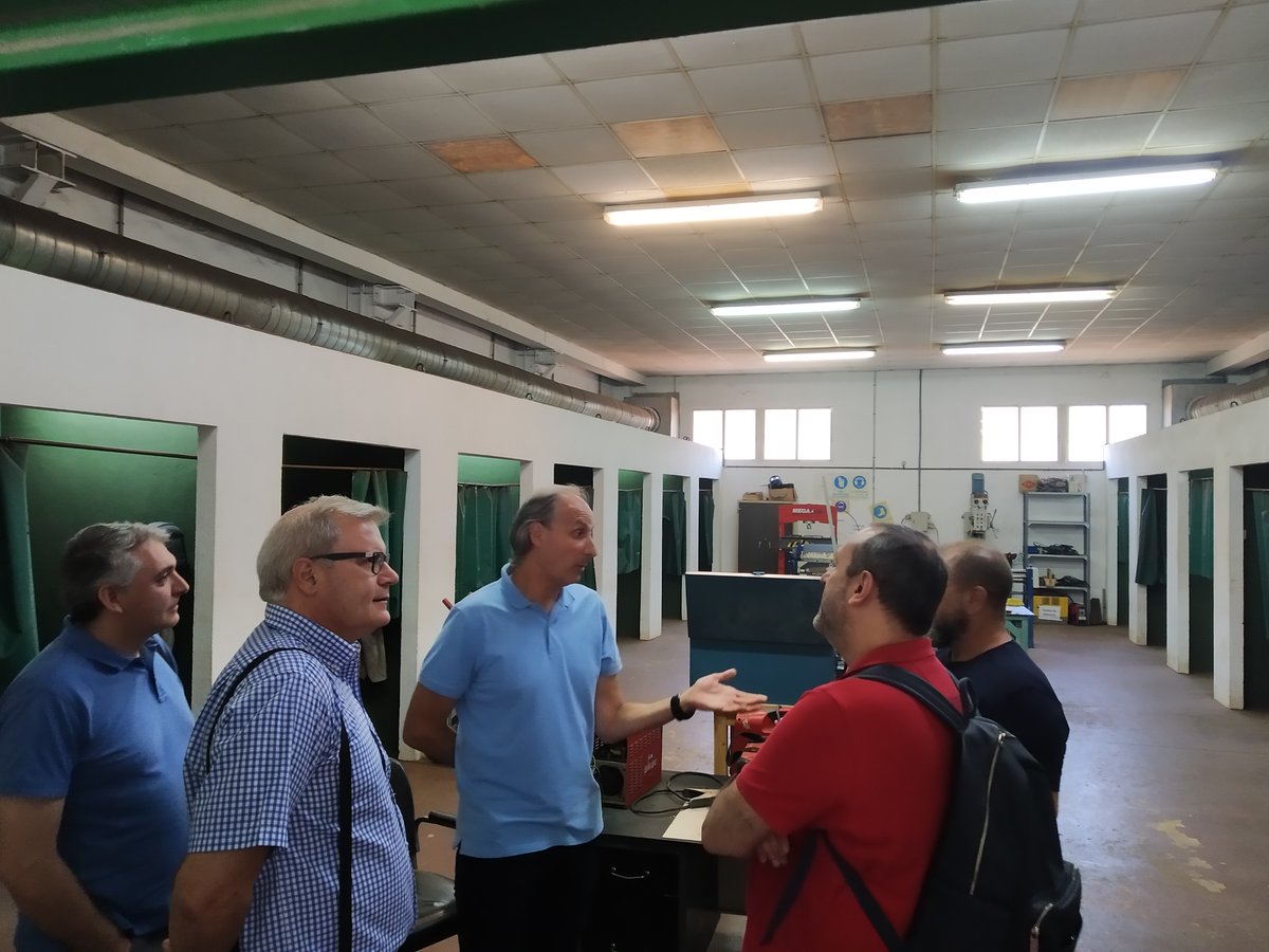 FundacionTASP's tweet photo. Junto al director del centro, Julio Lillo, recorrieron las distintas aulas y talleres que conforman el Centro y, finalmente, se reunieron con Nicol Muñoz, presidenta de la Fundación Tienda Asilo de San Pedro, para la firma del convenio de colaboración entre ambas entidades. https://t.co/4r4yQP5XbQ