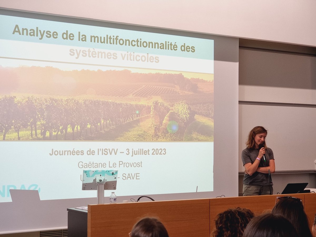 inrae_save's tweet photo. Aujourd'hui c'est la journée @isvv_bordeaux ! Des ateliers et présentations pour mieux connaître l'institut et tous ses acteurs. Ce matin, Gaëtane Le Provost représentait SAVE pour parler multifonctionnalité des paysages viticoles. https://t.co/Pd8KCsz7KU
