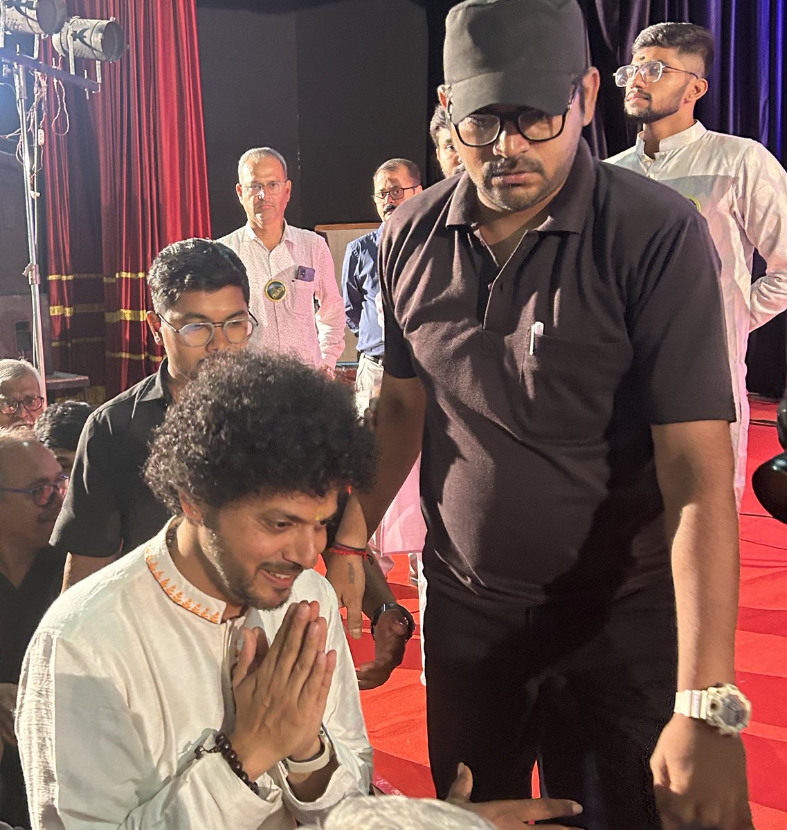 AKarangle's tweet photo. Yesterday was one of the best evenings I’ve ever had!
Got home late night from @maheshmkale ‘s Abhang Vaari concert and I’m still in awe. Your voice dada is like a warm blanket on a cold rainy night, and your passion for the Marathi classical music @shastriyasangee clubbed with https://t.co/yi1lWqieSH