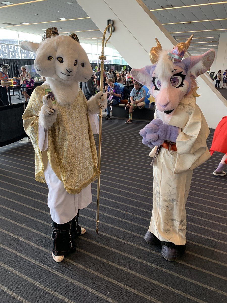 TzeentchAcolyte's tweet photo. @Steamfennec caught a picture of a holy lamb at AC! Such a cool suit! I didn’t catch the other suiter’s handle unfortunately https://t.co/h7mmrGKzPS