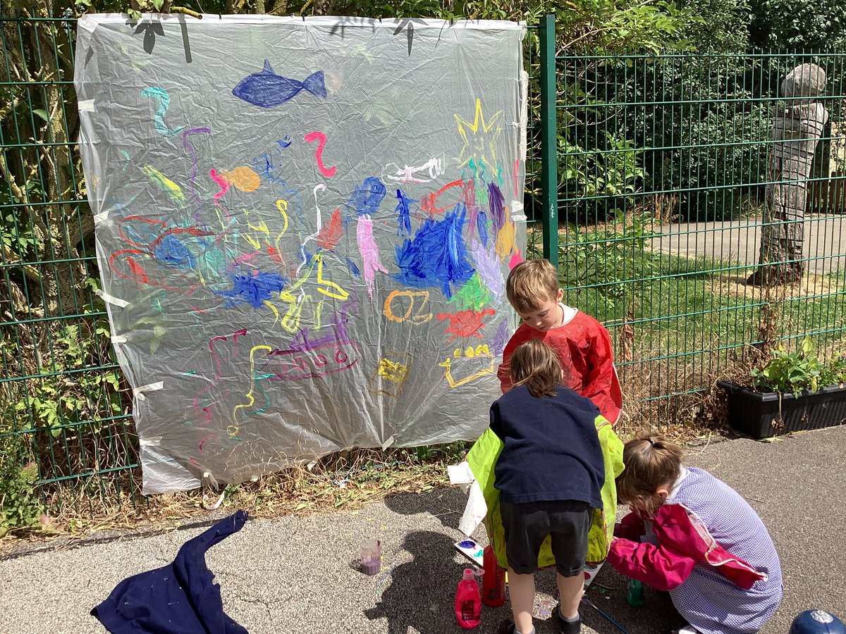 DigbyPrimary's tweet photo. Pixies have created their own under the sea artwork. We have had lots of fun mixing some of the beautiful colours in our undersea scene #SpiresEYFS #SpiresOutdoorLearning #SpiresArtists https://t.co/67fmuFGv32