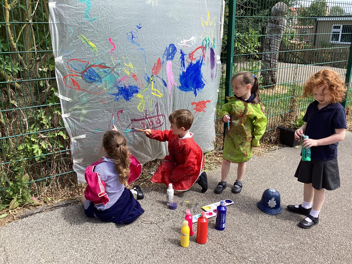 DigbyPrimary's tweet photo. Pixies have created their own under the sea artwork. We have had lots of fun mixing some of the beautiful colours in our undersea scene #SpiresEYFS #SpiresOutdoorLearning #SpiresArtists https://t.co/67fmuFGv32
