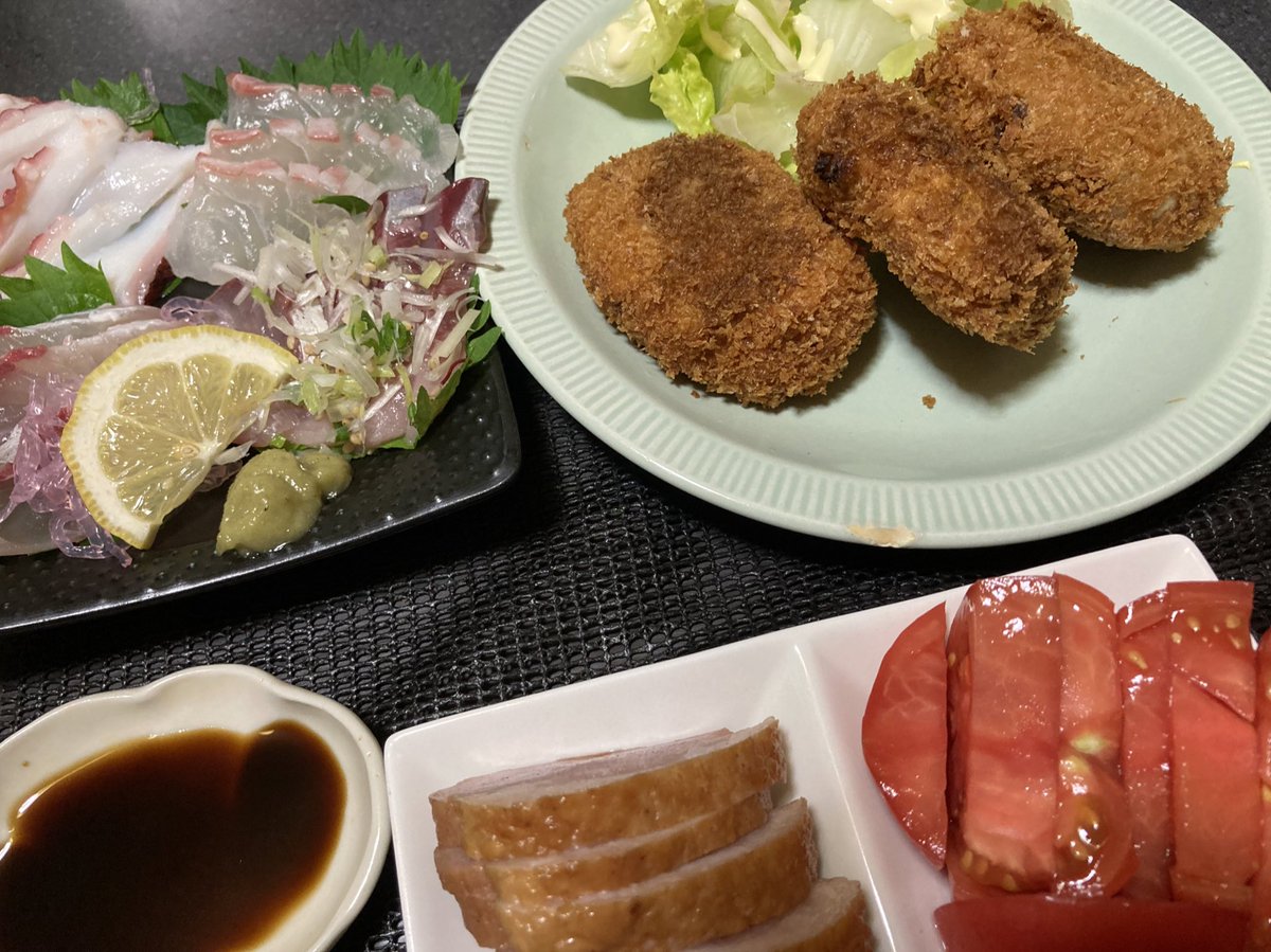 晩酌〜💕今日は自家製コロッケナリ😋