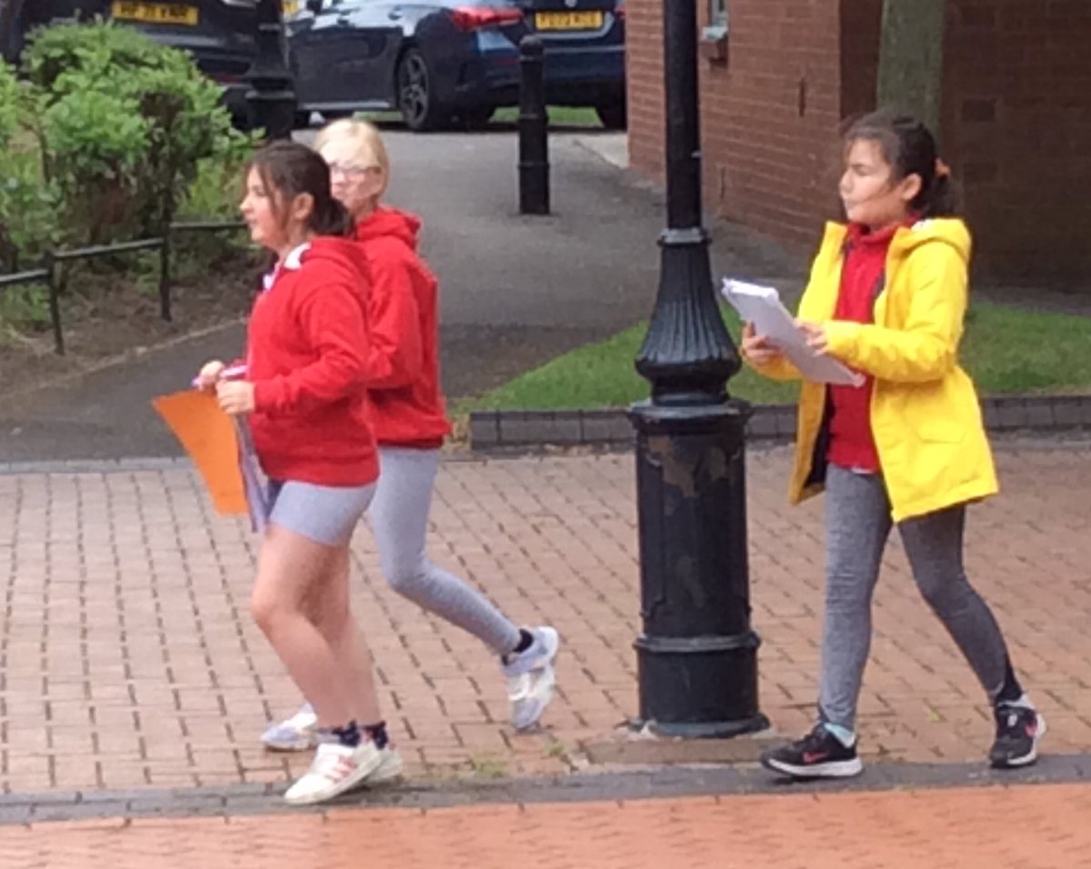 MIssBai69392016's tweet photo. #year4 #wowweek #joeysgeography. We headed to Staveley Market Place to collect data for our geography field study. @stjs_staveley https://t.co/4lqOBdNgqB
