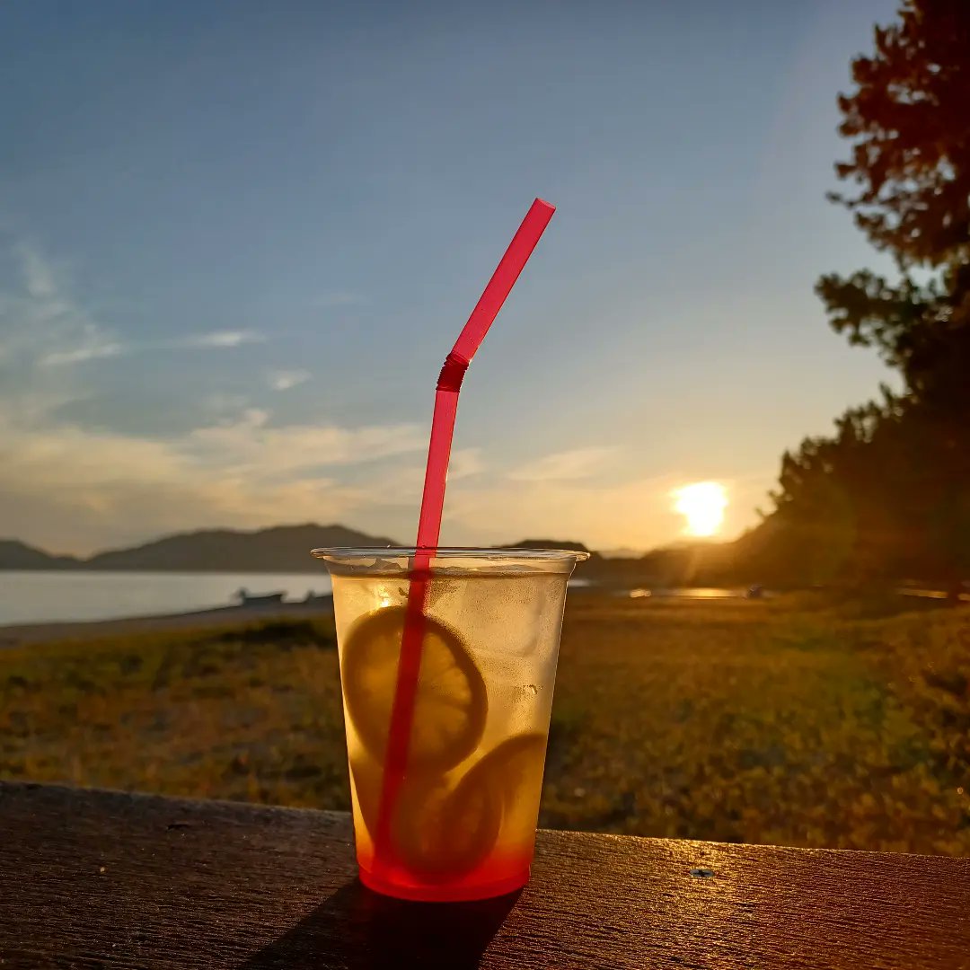 9XSz9GQUe6akuQY's tweet photo. 暑かった日の仕事帰りは、虹ヶ浜の夕陽とレモネード🍋
#JULYandAUGUST https://t.co/2y7GWo0IlC
