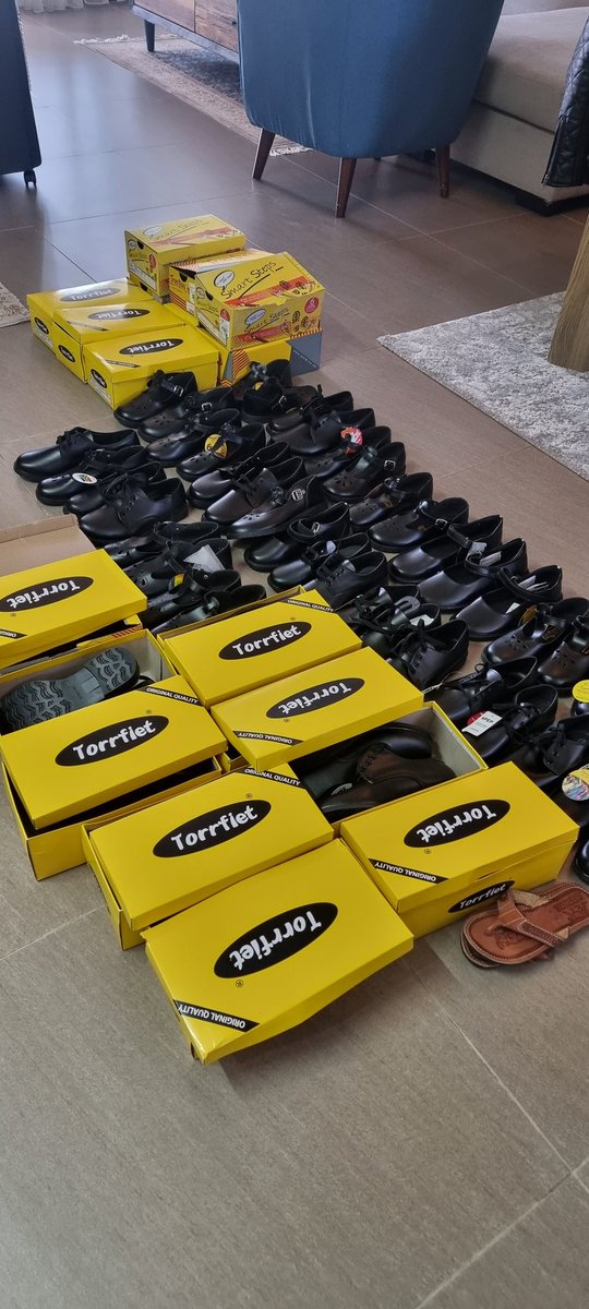 LennonMonyae's tweet photo. I appreciate my friends,work colleagues, &amp; family who have contributed to this beautiful Birthday Charity Drive. We have so far received 30 plus shoes received in person. Your Foundation donations certainly add up to 100 pairs. Best Birthday Gift 🎁 God bless you all
#birthday https://t.co/nvoGgZPMlP