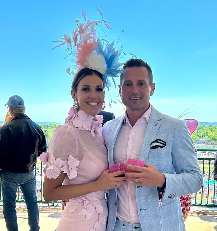 HatsByCressida's tweet photo. Beth looking beautiful at Kentucky Derby! #fascinator #hat #fascinatorhats #cocktailhat #fashion #kentuckyderby #derbyhat #weddinghat #racedayhat #gardenparty #motherofthebride #teaparty   #hatsforwomen #instastyle #fashionista #fashionattheraces #weddingguest #instapink https://t.co/y0Tf2N7dYS