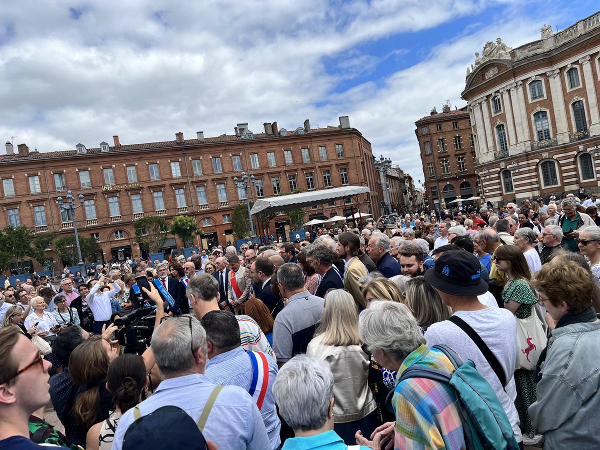 jfaudiguier's tweet photo. À midi, Place du Capitole à #Toulouse pour dire NON aux violences notamment contre les élus de la #République. https://t.co/UMfmlFSQod