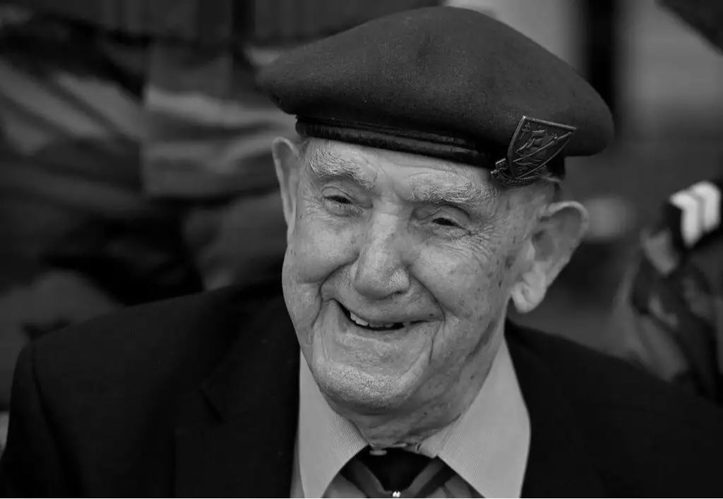 L_ThinkTank's tweet image. [ 🇫🇷 FRANCE ]

🔹 Léon Gautier, dernier vétéran du Commando Kieffer, est décédé ce lundi à l’âge de 100 ans.

« Je ne suis pas un héros. J’ai juste fait mon devoir de Français, comme beaucoup le font encore aujourd’hui. » - racontait-il dans son livre.