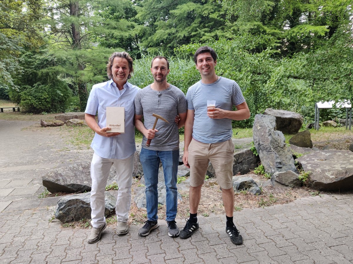 Even by teaching chemistry to geoscientists, ORCAS member Marcus could score with well-structured and comprehensible lecturing, which is why the students rewarded him with the popular golden hammer. The second and third places went to Frank and Philip. Congrats to all of you!