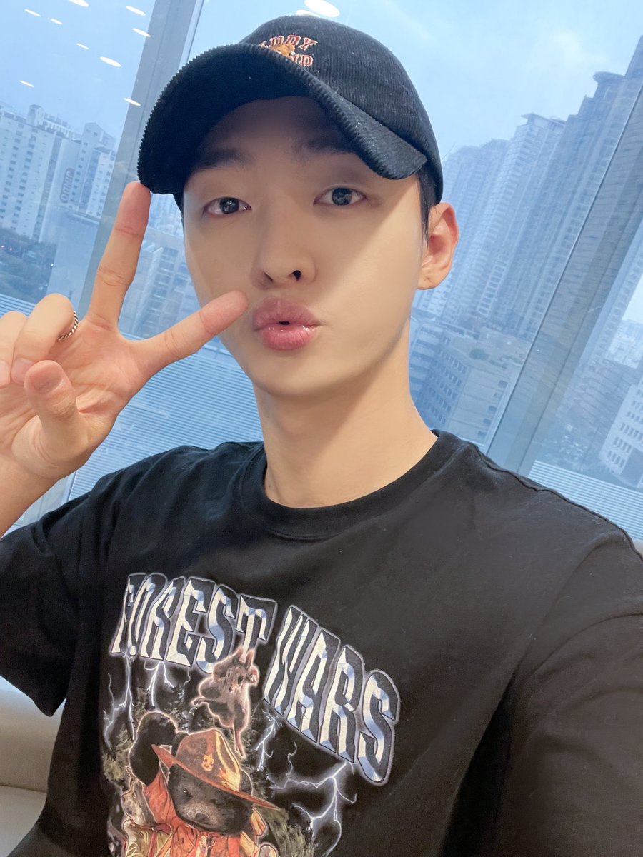 윤지성 (Yoon Jisung) Official tweet media