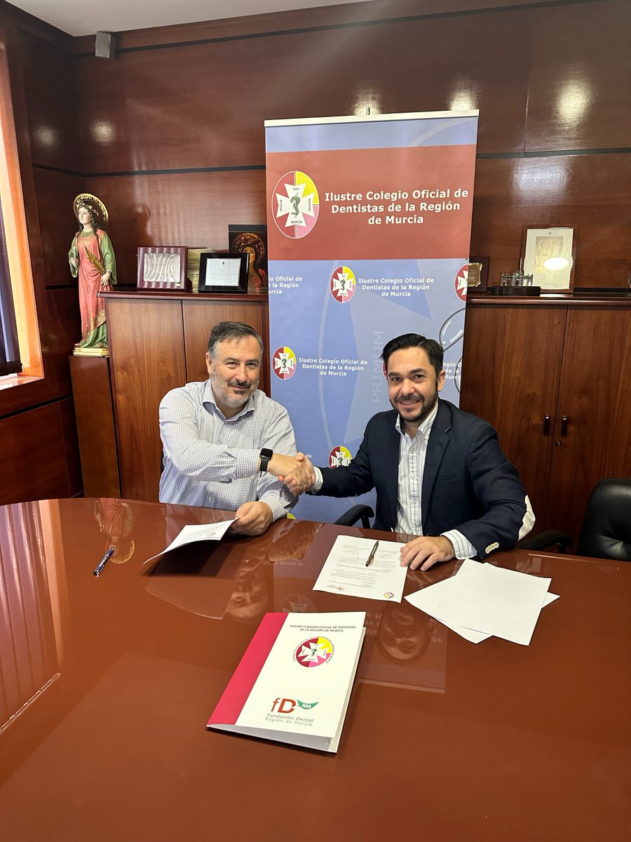 Hemos firmado un convenio de colaboración con el Colegio de Dentistas de Murcia (<a href="/coemu/">Dentistas Murcia</a>) con el objetivo de:
🎯Poner en marcha actuaciones conjuntas para mejorar la formación
➡️Promoción de la <a href="/UMHC1/">UMHC</a>  entre los colegiados
🔎Difusión de información de interés para ambas entidades