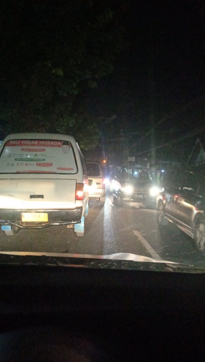 Padat Merayap 2 Arah Di Karangduren, Menuju Per3an Benmari. cc : <a href="/infomalang/">Info Malang</a> <a href="/yusufgunawan/">Yusuf Gunawan</a> <a href="/cityguide911fm/">City Guide 911 FM</a>

#UmakSabaro