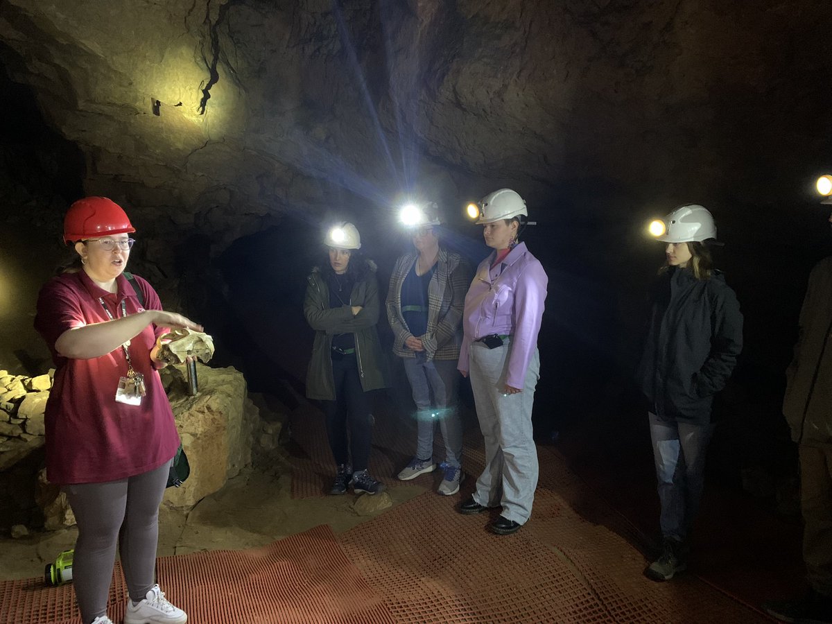 Great start to the <a href="/UniShefArch/">Archaeology at Sheffield</a>  MSE MA #fieldtrip to <a href="/CreswellCrags/">Creswell Crags 🦣</a> !!! <a href="/SamanthaPurcha1/">Dr Sam Purchase</a> @ecraigatkins 

#archaeology #fieldtrip #sheffieldarchaeology