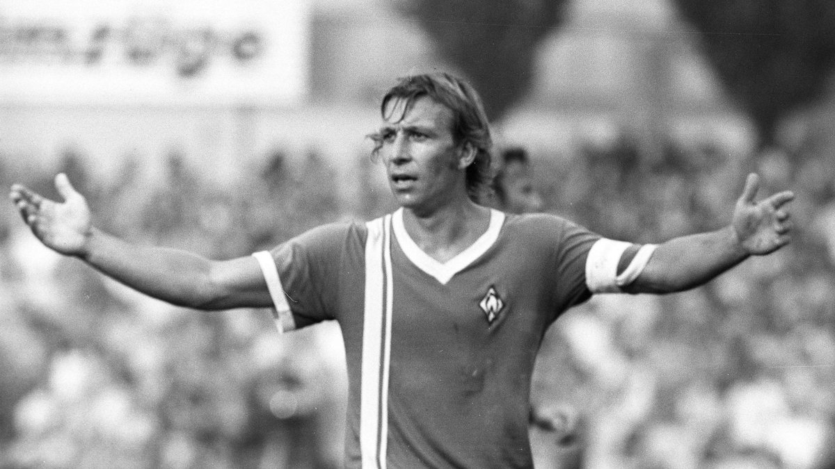 Der SV #Werder Bremen trauert um seinen Ehrenspielführer Horst Dieter #Höttges. 🖤

Der Weltmeister von 1974 und Europameister von 1972 ist am 22. Juni im Alter von 79 Jahren verstorben. 

Ein Nachruf auf einen der größten Werderaner aller Zeiten 👉 svw.de/NachrufHoettges