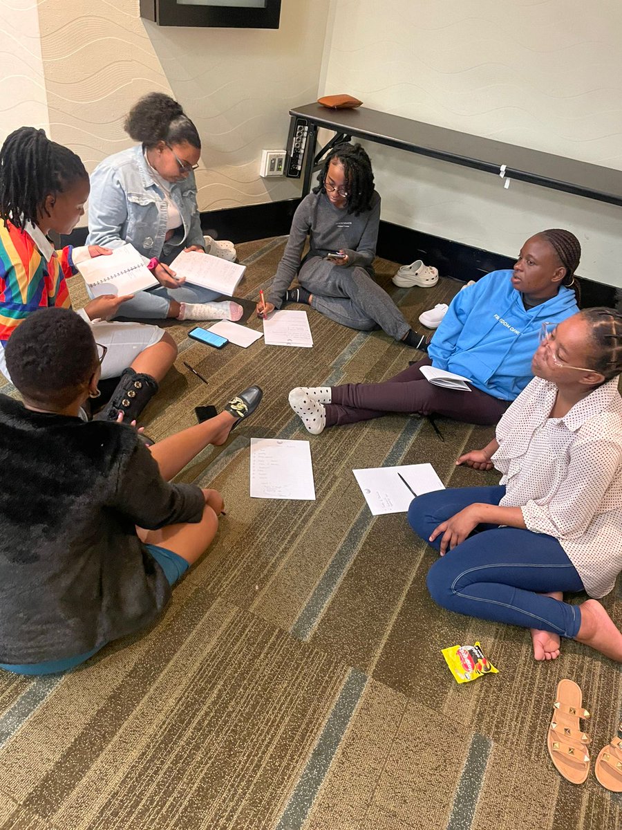 SoulCity_SA's tweet photo. Our #FLAC fellows are hard at work in their different groups, unpacking economic concepts, productive and reproductive labour, key aspects of the South African economy, and organising for just economies. https://t.co/v1zePKVSpE