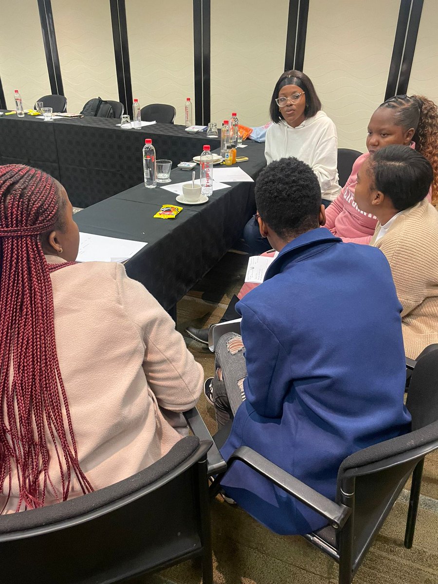 SoulCity_SA's tweet photo. Our #FLAC fellows are hard at work in their different groups, unpacking economic concepts, productive and reproductive labour, key aspects of the South African economy, and organising for just economies. https://t.co/v1zePKVSpE