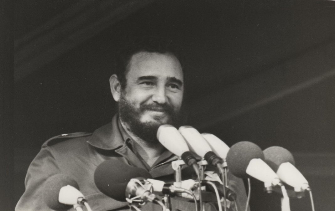 #FidelPorSiempre
"Ningún país que vacile frente al imperialismo y su política neocolonialista, explotadora, agresiva y reaccionaria, tendrá oportunidad de salir victorioso en la lucha".