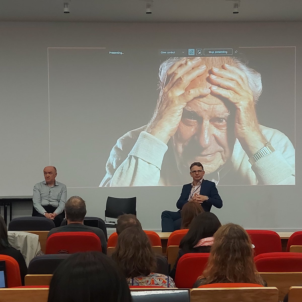 Karl Popper clearly enjoying @TonyMcEnery and <a href="/vaclavbrezina/">Vaclav Brezina</a> 's discussion at #CL2023