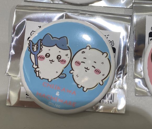 t23nyan's tweet photo. @_kzm_p__m はじめまして、検索より失礼致します。
当方ちいかわとハチワレの缶バッジとモモンガ(よこせ)との交換を郵送でお願いできませんでしょうか？
纏めての取引をご希望の所、1:1で申し訳ございません。ご検討頂きますようお願い致します。 https://t.co/qwb9V2veo1