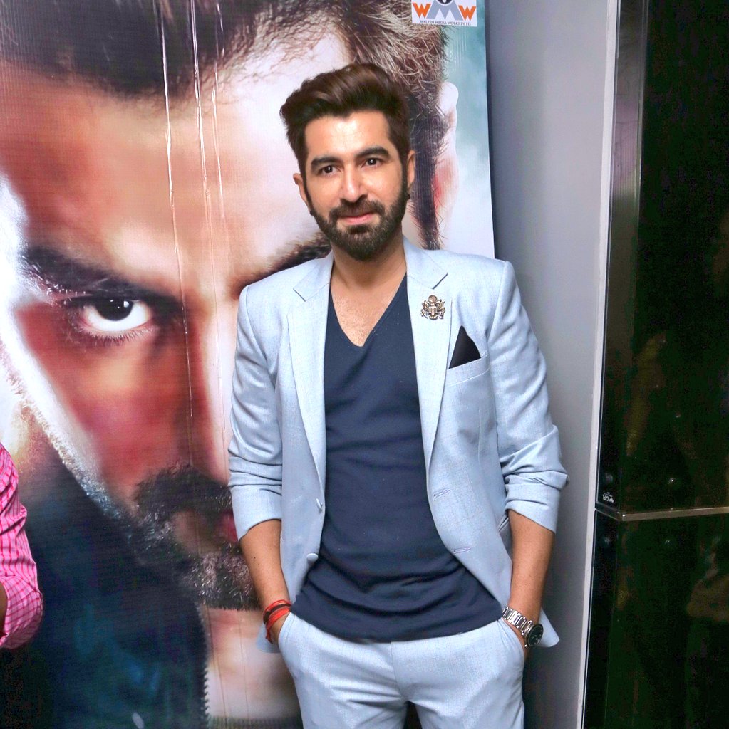 soumajit_choco's tweet photo. SURYA Character define who is Superstar @jeet30 his ultimate style , Unmatchable swag , Badass Avtar and Great Actions, he delivered sledgehammer dialogues in this Franchise everything was superb
Another masterpiece is loading
#Boss3 https://t.co/1BmzUerBl7