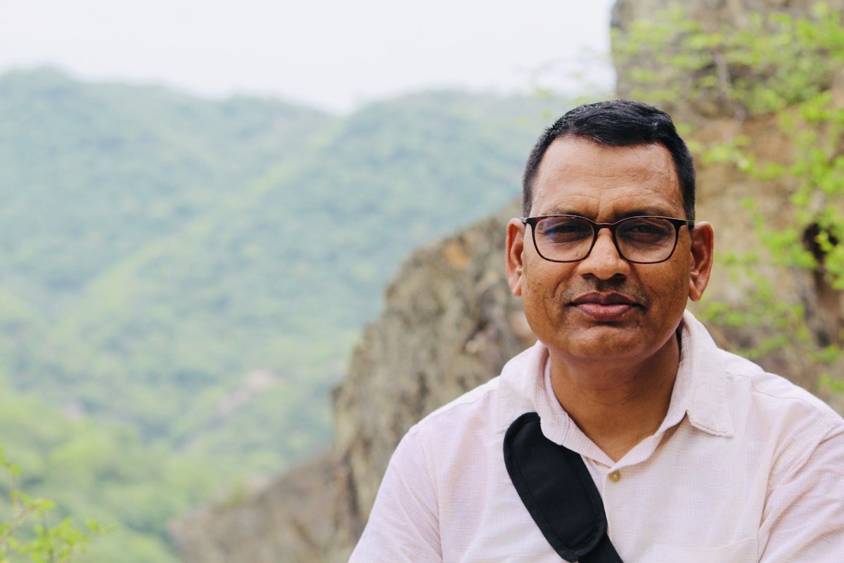bhanwarmegh's tweet photo. “कौन कहाँ से आया ? कौन किसकी संतान है ? किसने किसके साथ रिश्तेदारी की ? कौन कायर और कौन शूरवीर था ? इन सब बातों को लेकर सोशल मीडिया पर चल रही नूरा कुश्ती में मत फँसिये.यह ट्रेप है,इससे बचिये.इतिहास से मत जूझिये.गड़े मुर्दे उखाड़ने से कुछ नहीं मिलने वाला है. https://t.co/JwY3egY5Cu