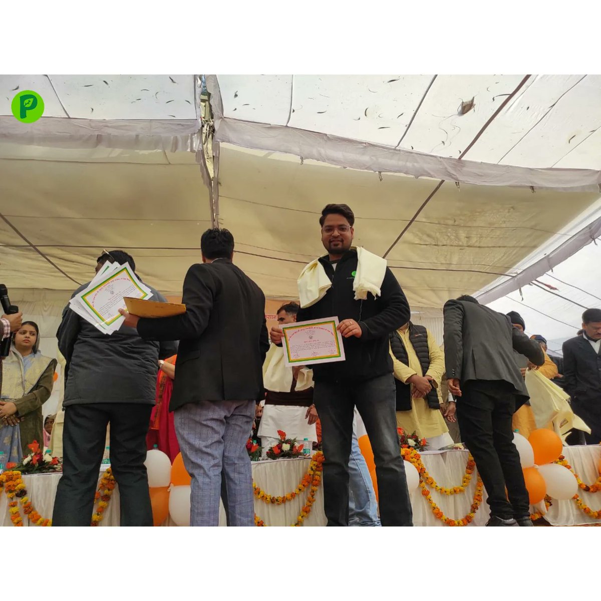 Feeling privileged on being felicitated by the U.P. Government for our efforts in the agricultural and food processing industry on this auspicious occasion of National Farmers' Day!

#poddarfarms #farmersday2022 #nationalfarmersday #kisandiwas #upgovernment #knowwhatyoueat
