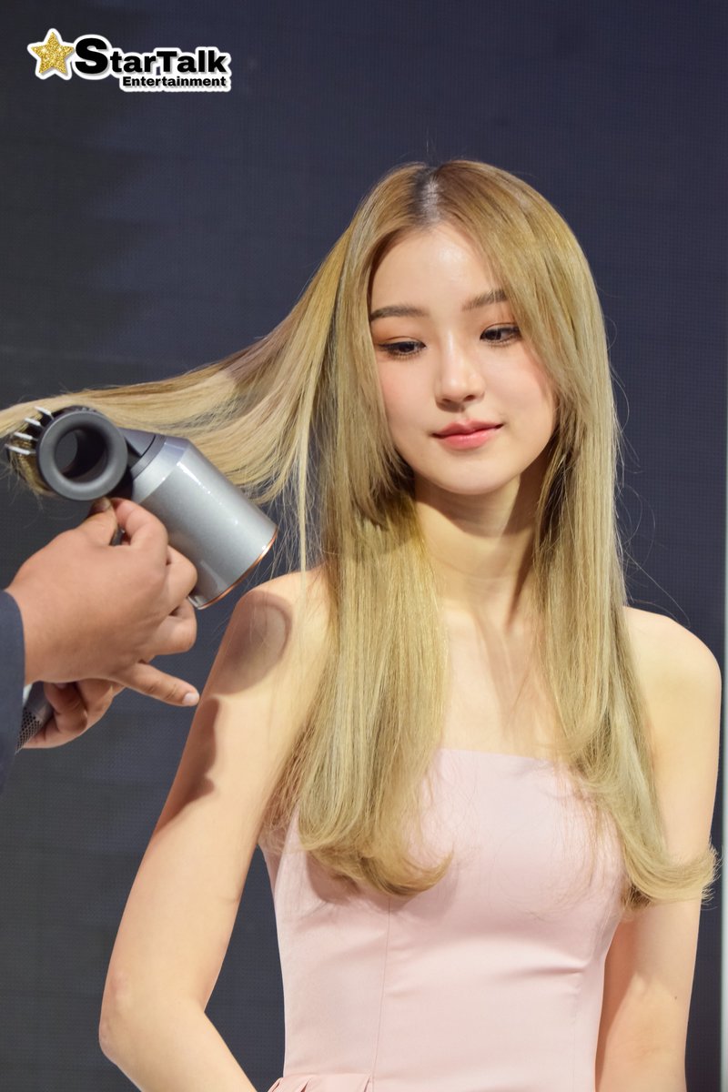 Yalangoch ayollar kurashi Yashirin kamera jinsiy massaj