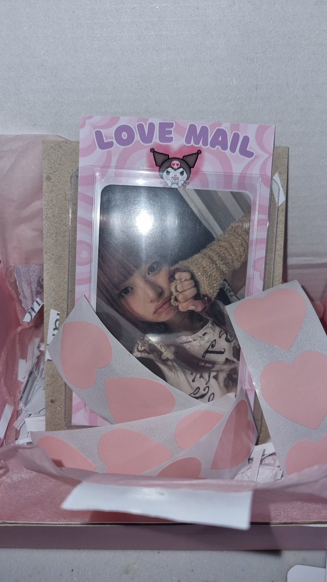 tosh_iko's tweet photo. Thank you very much, dear seller! I enjoy the delightful packaging, particularly the charming box, the delicate pink paper incorporated into the packaging, the shredded paper, and the sealing sticker. #fyluvs https://t.co/5pw16i6Git