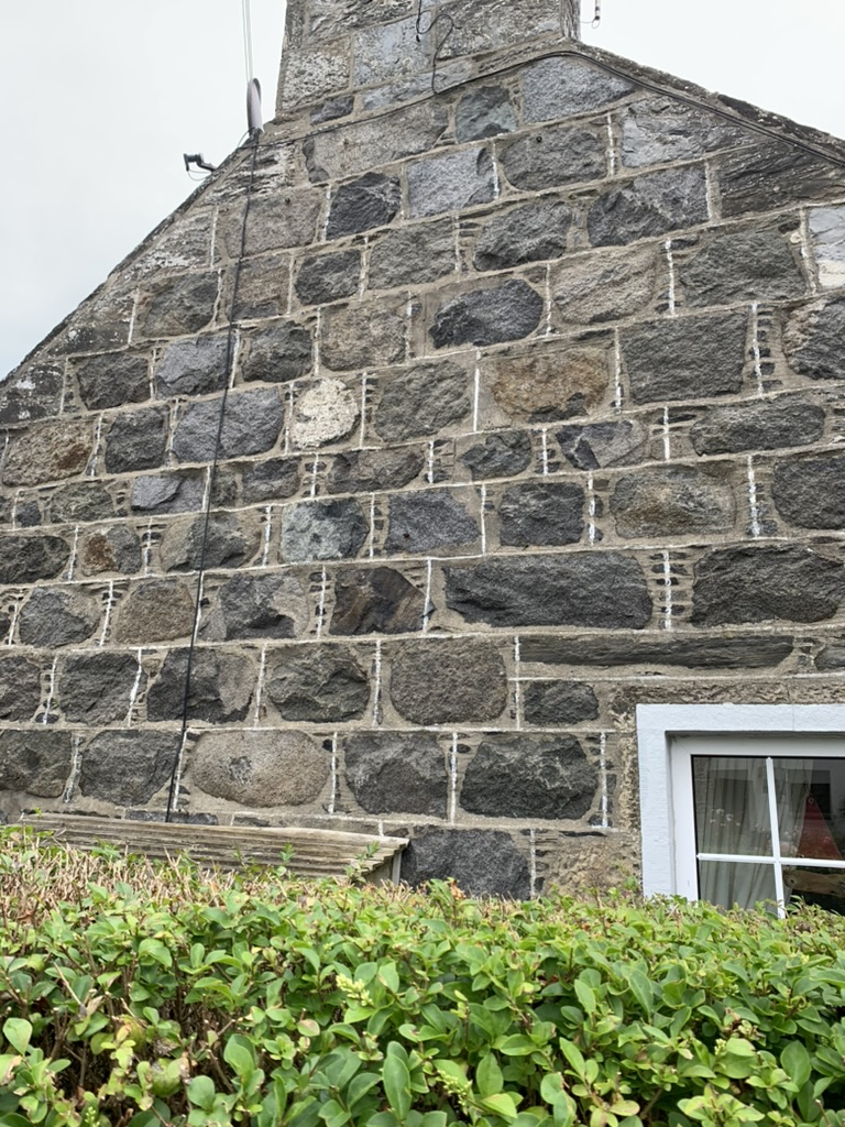 TimMeek8's tweet photo. We might not like the materials but I suspect the motor for lining out (inc the white line) has a much earlier precedent and is retained in humble buildings throughout Scotland. https://t.co/aeuddGU9sO