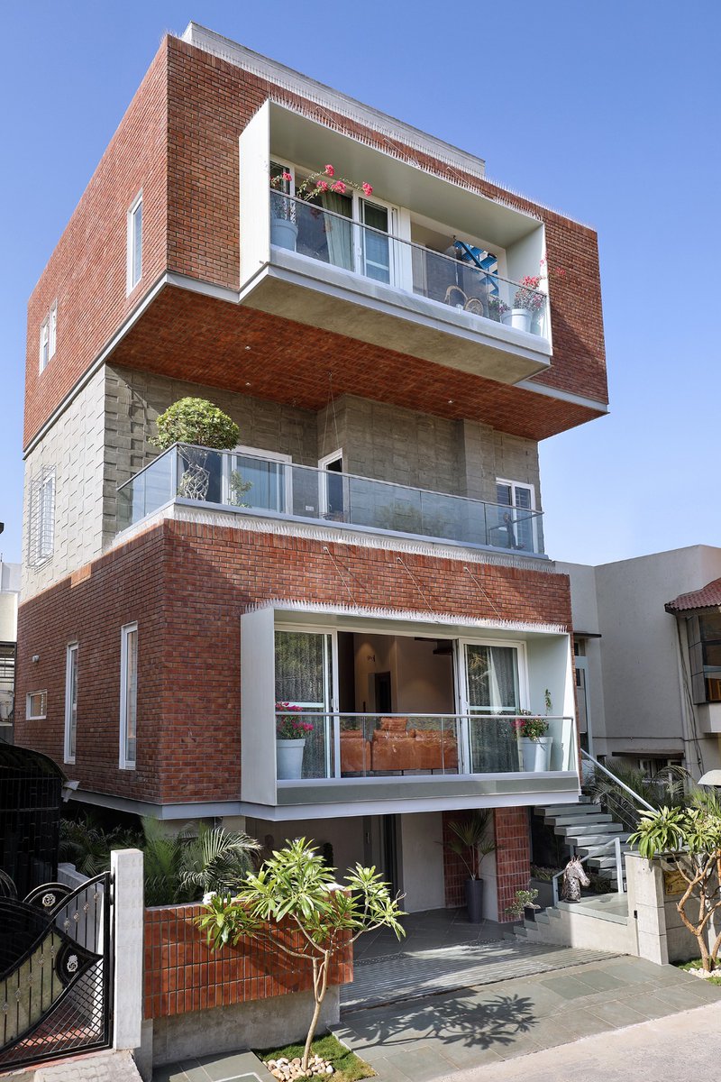 bmreporter's tweet photo. Modi Srivastava &amp; Associates’ Cube House--located in Vadodara--is a contemporary home with an appropriate size that accommodates all the requirements within the government by-laws' parameters.

#cubehouse #vadodara #bmr #designn #buildingmaterials #architect #interior #designer https://t.co/uTiywlfH6t