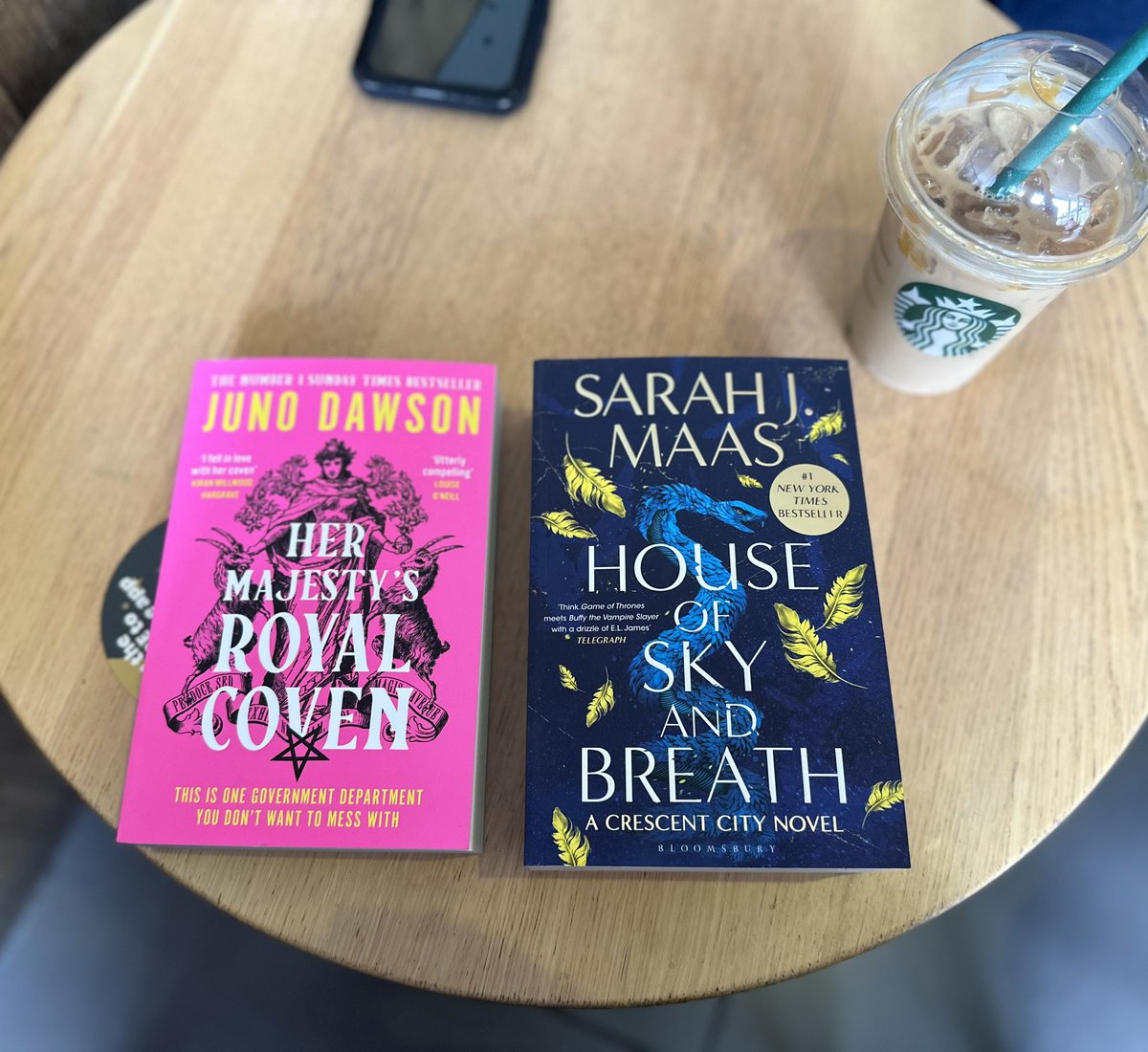 secretWofabook's tweet image. Obviously, I found a Waterstones. Obviously, I brought a couple of books 😆

#bookwormproblems