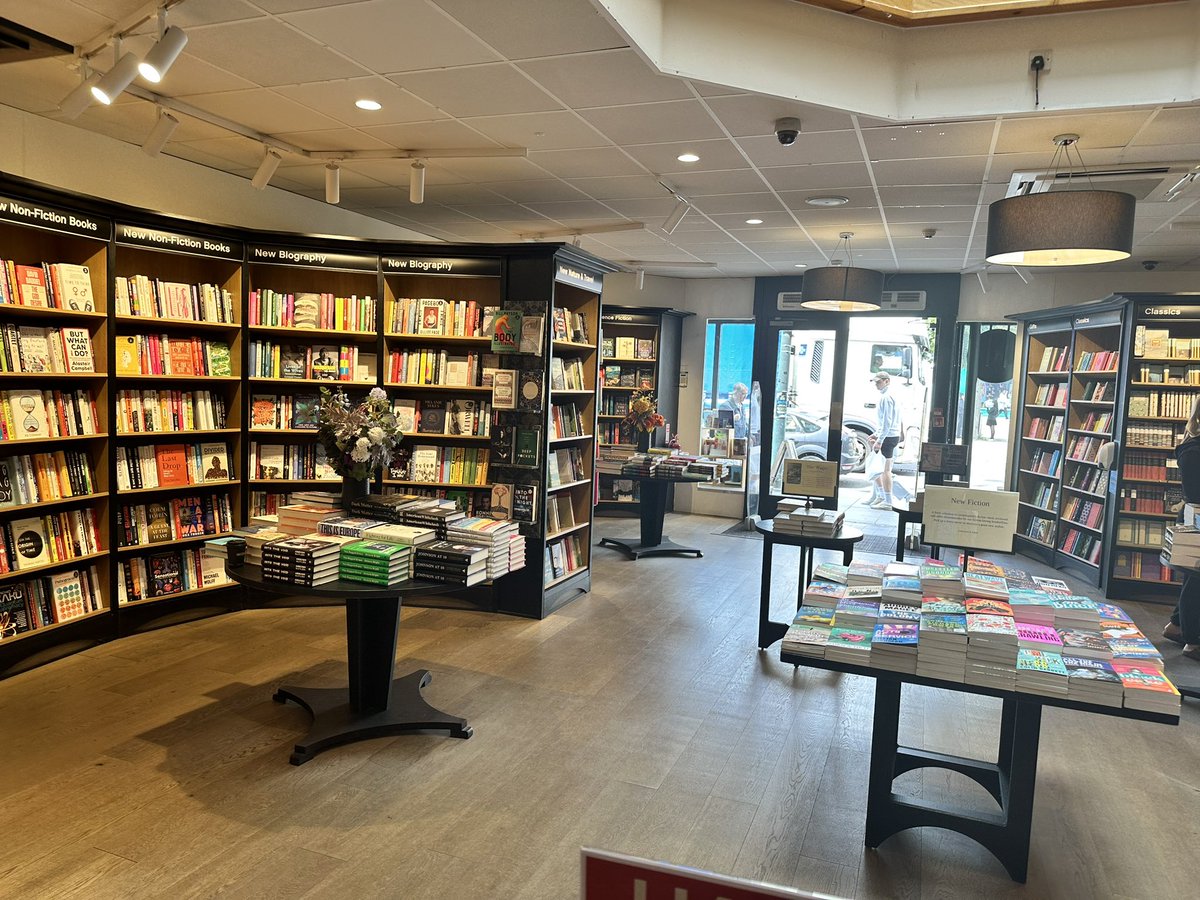 secretWofabook's tweet image. Obviously, I found a Waterstones. Obviously, I brought a couple of books 😆

#bookwormproblems
