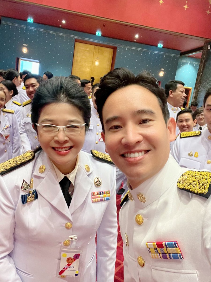 เสร็จจากรัฐพิธีเปิดประชุมสภาแล้ว กำลังเดินทางไปแถลงพรรคร่วมรัฐบาลค่ะ เชื่อว่าจะมีข้อสรุปที่ดี เป็นประโยชน์ต่อประชาชนและประเทศชาติ เพื่อให้รัฐบาลฝ่ายประชาธิปไตยเดินหน้าต่อไปค่ะ 💜🧡🫶🏻

#ประธานสภา #ประชุมสภา