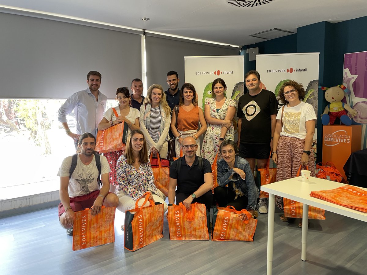 Felicitaciones a los profes del cole <a href="/smsofiazaragoza/">Sta. Magdalena Sofía</a> de <a href="/fesofiabarat/">Fundación Educativa Sofía Barat</a>, al finalizar la formación <a href="/GoogleWorkspace/">Google Workspace</a> de mano de <a href="/Edelvives/">Edelvives</a> y @Grupo_AEd. Gracias <a href="/marniemor/">Marcos Nieto</a>