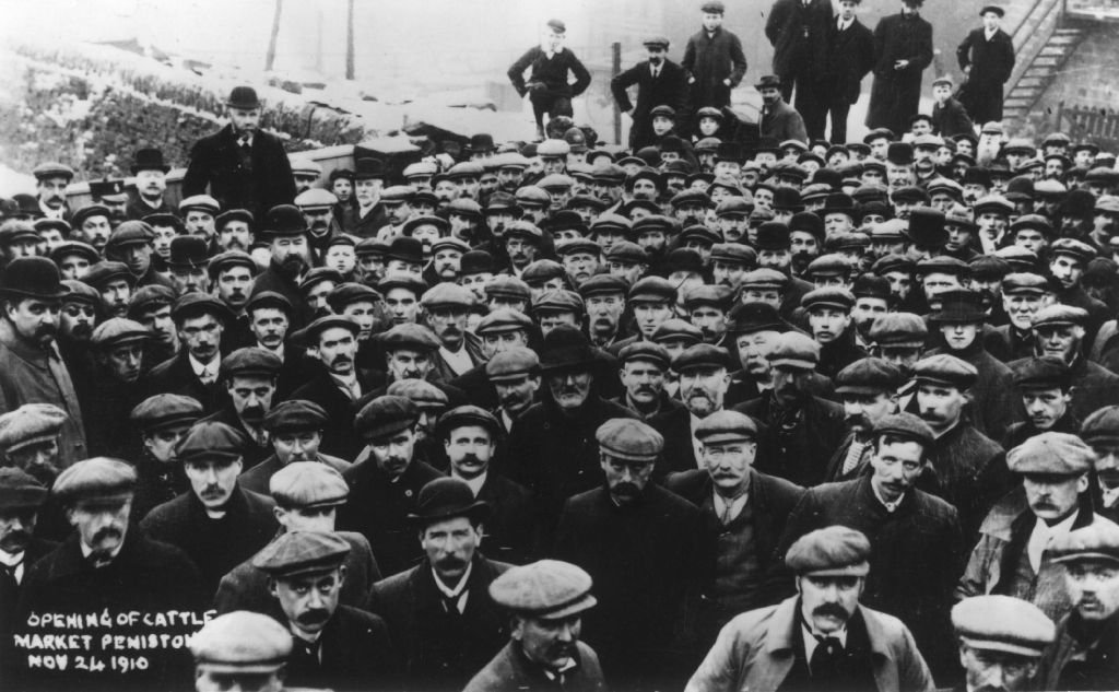 BarnsleyMuseums's tweet photo. The whole of Twitter staring at Elon as they receive the #RateLimitExceeded message before they've even finished breakfast

📸 @BarnsArchives https://t.co/hwXAZpNKJp