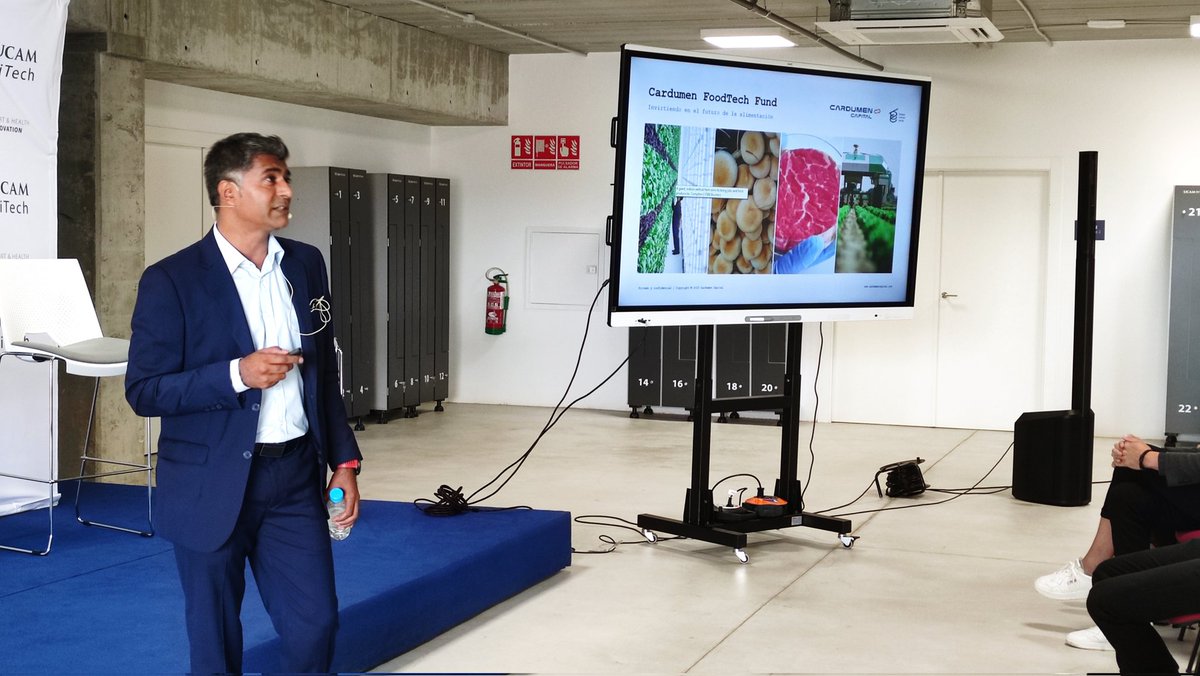 Socialniuscom's tweet photo. Ojo a las palabras de Sejal Ravji partner de @Cardumencapital en Foodtech #OpenINN @hitechucam “El sector alimentario de nuestro país ocupa el cuarto lugar a nivel europeo y décimo a nivel mundial. Estamos ante una oportunidad única”. Crack Sej!!! https://t.co/0zhqKyFawc