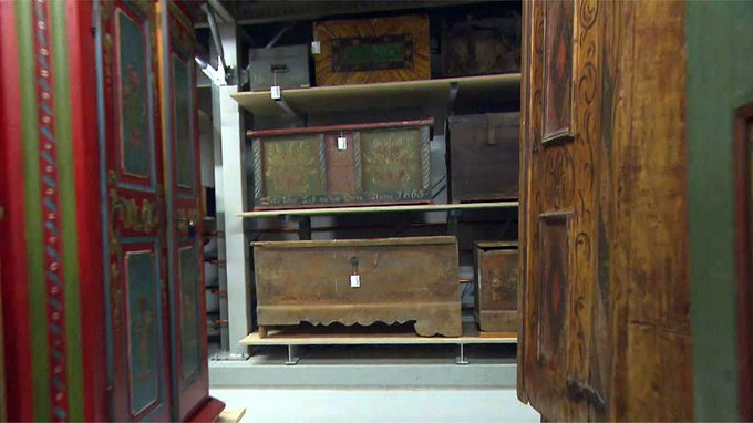 ErnstvAll's tweet photo. #Möbel aus fast 600 Jahren hat das Fränkische Freilandmuseum in #BadWindsheim in den vergangenen Jahren zusammengetragen. Von der spätmittelalterlichen Truhe bis zu Stühlen, Sesseln und Kommoden aus der Nachkriegszeit. #Franken
https://t.co/uhWRglKbdm https://t.co/jY6nreC2Xp