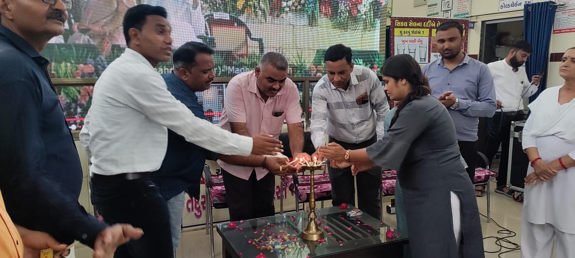 sbcc_sabarkatha's tweet photo. #1/07/2023
#khedva phc
રાષ્ટ્રીય સિકલસેલ એનિમિયા નિર્મુલન કાર્યક્રમ નો શુભારંભ રાખવામાં આવેલ જેમાં માન.એ.ડી.એચ.ઓ. સાહેબશ્રી,જિલ્લા આરોગ્ય ટીમ..માન.ટી.એચ.ઓ સાહેબશ્રી તથા બ્લોક ટીમ કાર્યક્રમમા ઉપસ્થિત રહેલ
@GujHFWDept
@NHMGujarat
@CollectorSK
@CdhoSabarkantha
 @KakuDabhi 
@Sbccsk https://t.co/7Y4bymONcZ