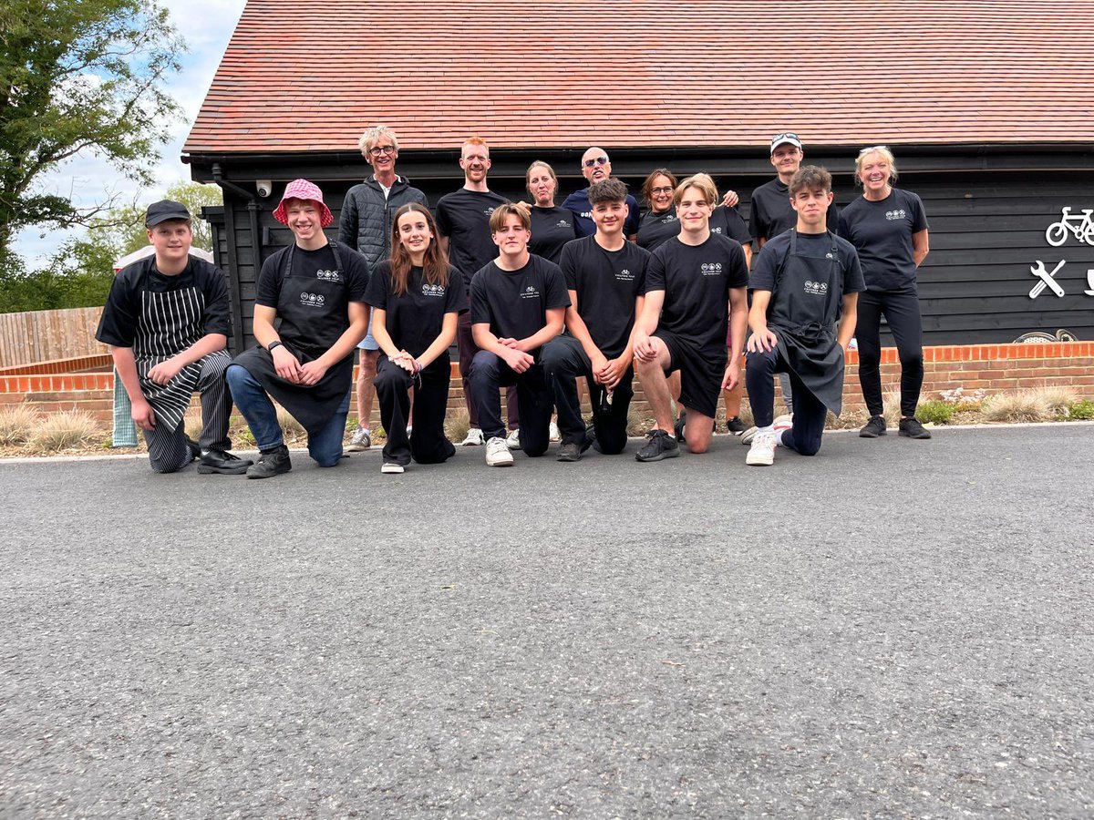 Super Day with <a href="/Ed_Clancy/">Ed Clancy OBE</a> <a href="/CAMScycling/">CAMS</a> <a href="/amershamrcc/">Amersham RCC</a> yesterday 🌳😍🍰🥲🚴🚴‍♀️☕️☀️🍔🌳