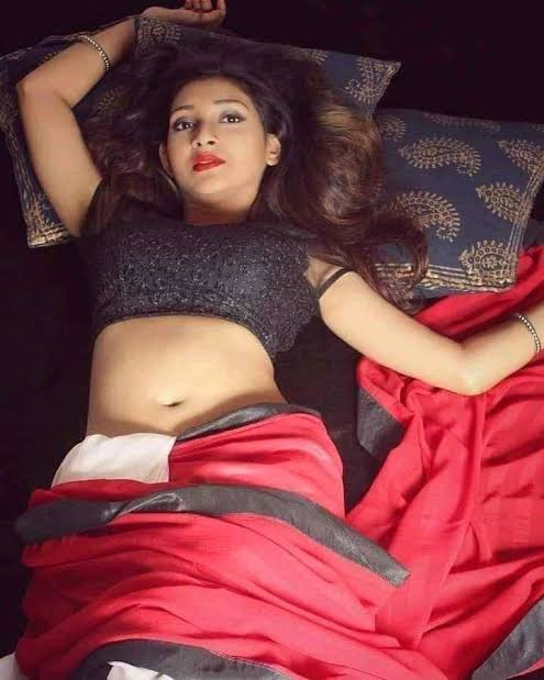 हमको पटक कर कोई इतना चोदो की मेरी चूत फाट जाए।
             किसी में दाम है तो retweet करिए Rt ❤️❤️